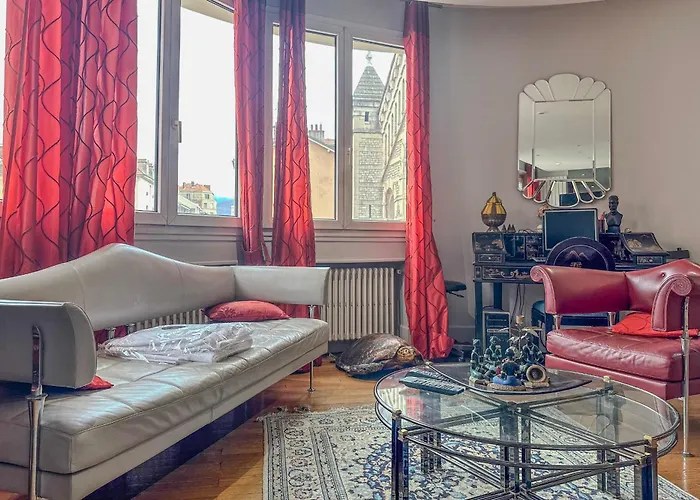 #h3 Le Fantasque City-center Shops Nearby T2 *