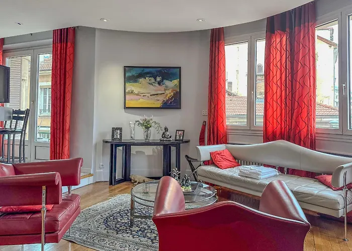 #h3 Le Fantasque City-center Shops Nearby T2