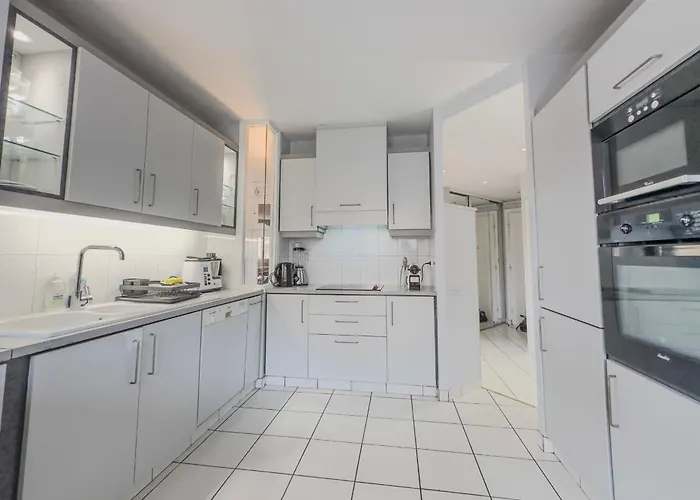 #h3 Le Fantasque City-center Shops Nearby T2