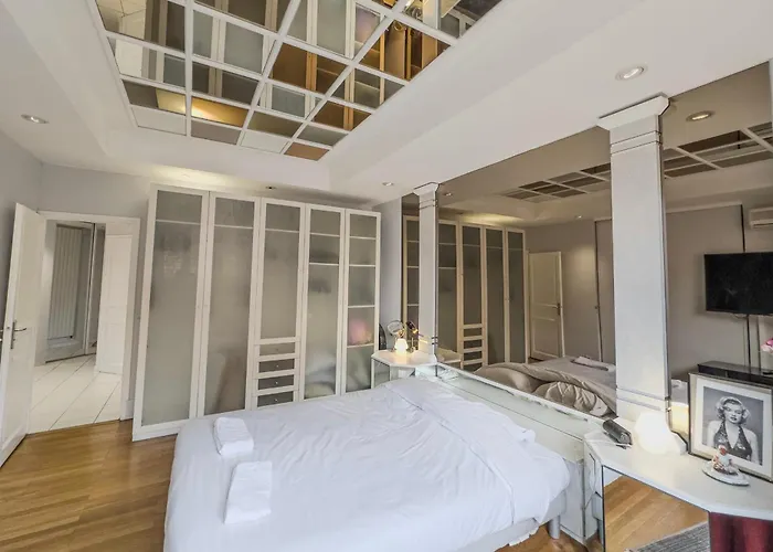 #h3 Le Fantasque City-center Shops Nearby T2