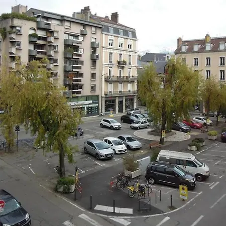 #h3 Le Fantasque City-center Shops Nearby T2