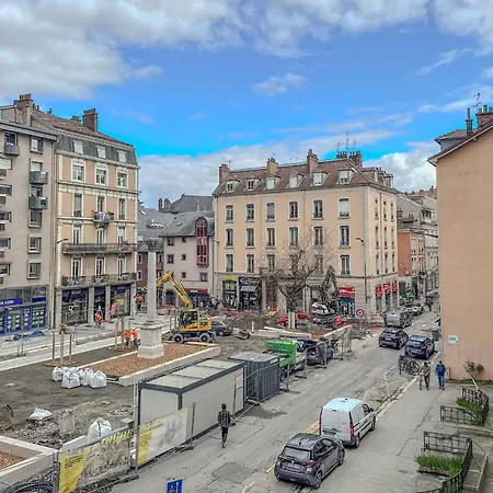 #h3 Le Fantasque City-center Shops Nearby T2 *